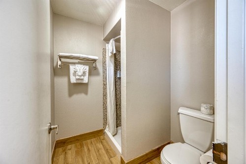 Harbor House Inn - image 11