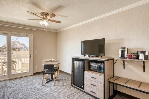Harbor House Inn - image 14
