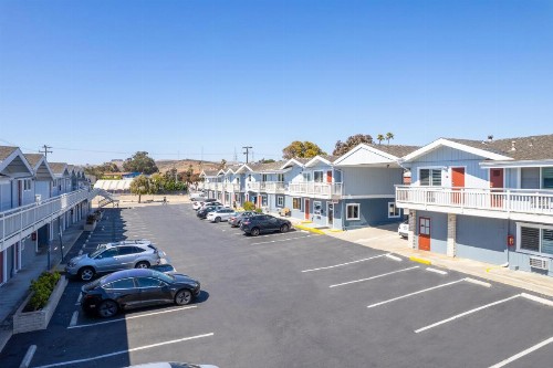 Harbor House Inn - image 2
