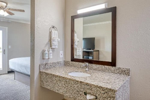 Harbor House Inn - image 29