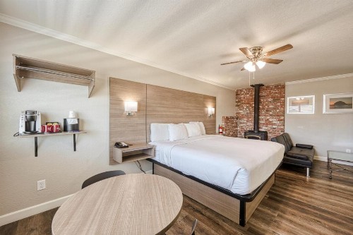 Harbor House Inn - image 32
