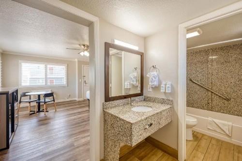 Harbor House Inn - image 39