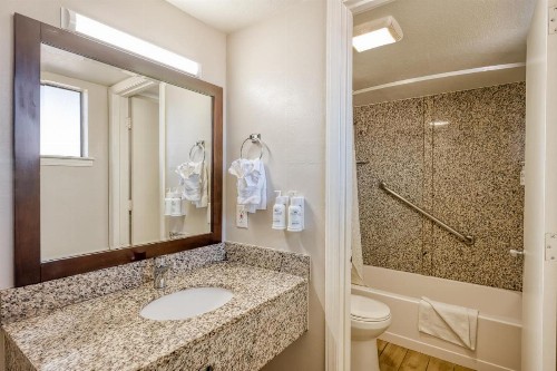 Harbor House Inn - image 46