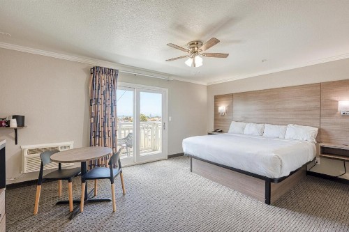 Harbor House Inn - image 6