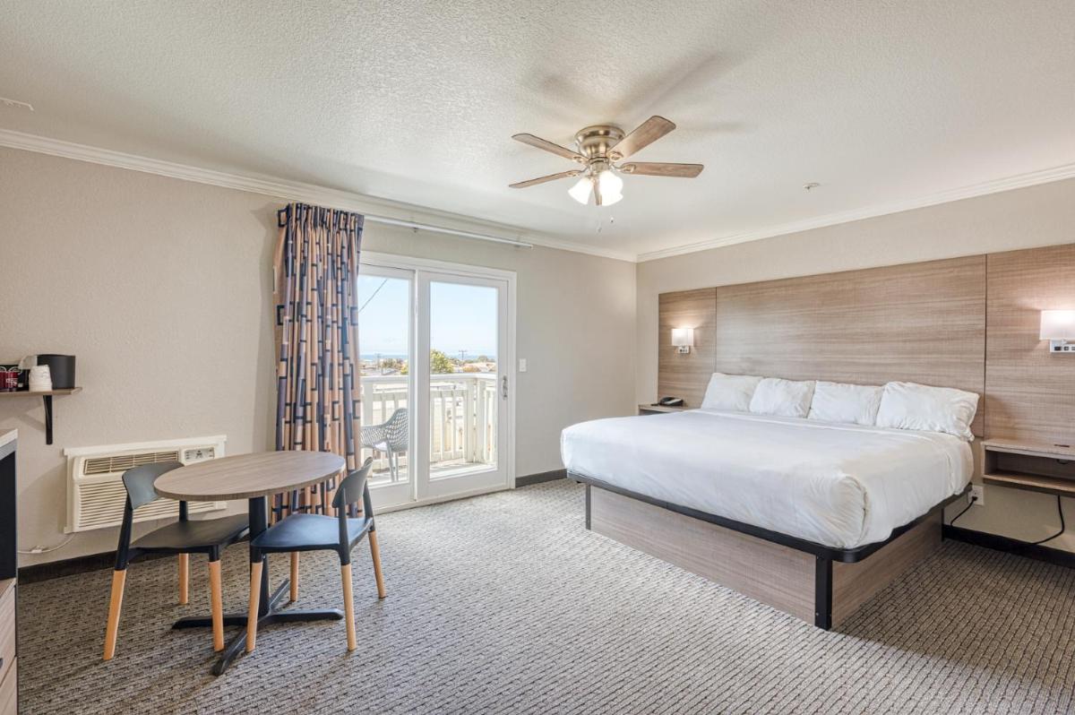 Harbor House Inn - image 6