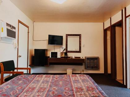 Lakeside Motel - image 12