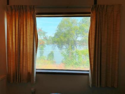 Lakeside Motel - image 6
