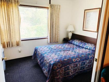 Lakeside Motel - image 8