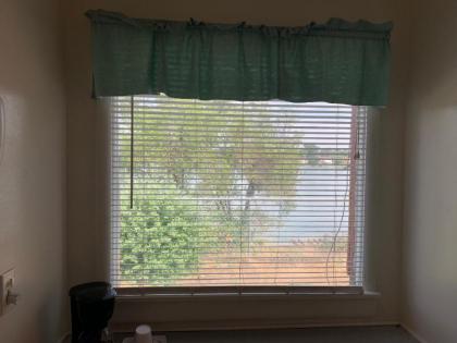 Lakeside Motel - image 9
