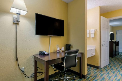 Quality Inn & Suites Mt Dora North - image 17