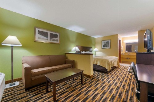 Quality Inn & Suites Mt Dora North - image 20