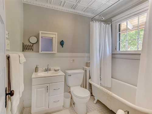 Adora Inn - image 12