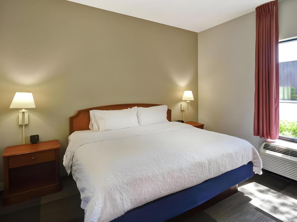 Comfort Inn & Suites Mt. Holly - Westampton - image 5