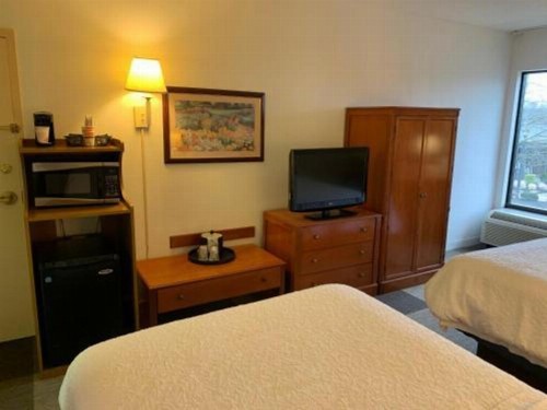 Comfort Inn & Suites Mt. Holly - Westampton - image 49