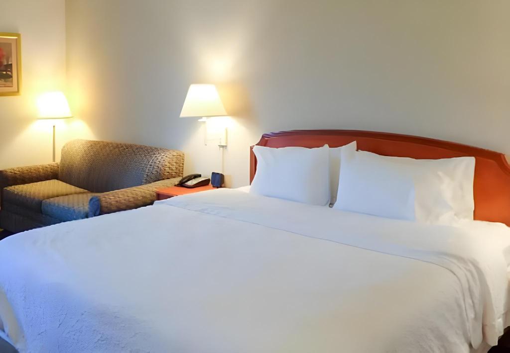 Comfort Inn & Suites Mt. Holly - Westampton - image 7