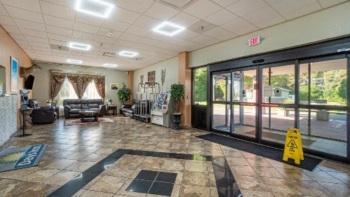 Days Inn & Suites by Wyndham Mt Pleasant - image 5