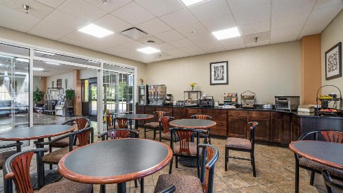Days Inn & Suites by Wyndham Mt Pleasant - image 6