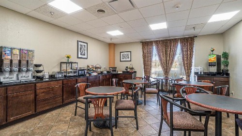 Days Inn & Suites by Wyndham Mt Pleasant - image 7