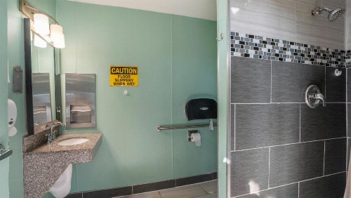 Days Inn & Suites by Wyndham Mt Pleasant - image 8