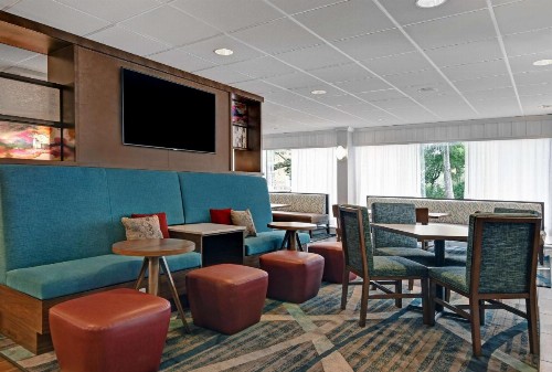 Hampton Inn Patriots Point - image 11