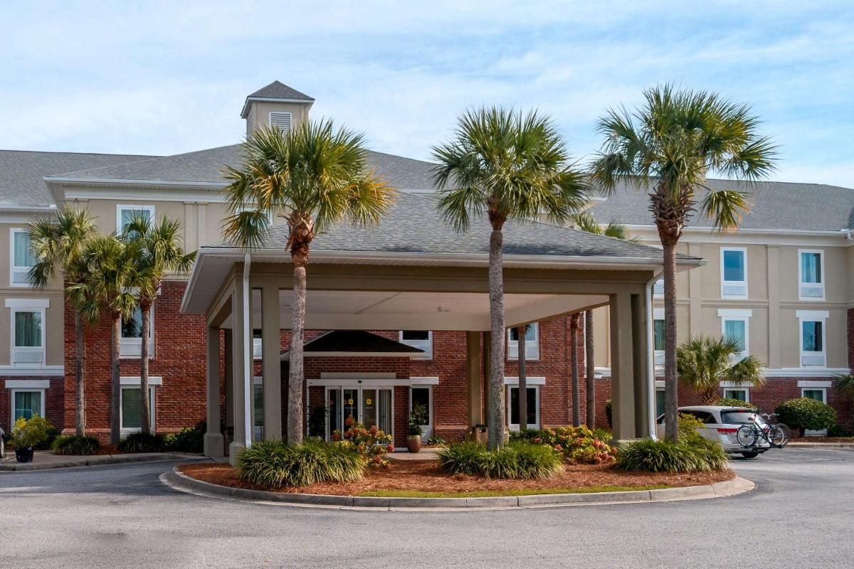 Comfort Inn & Suites Patriots Point - main image