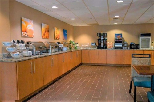Comfort Inn & Suites Patriots Point - image 10