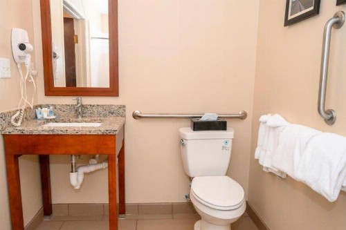 Comfort Inn & Suites Patriots Point - image 14