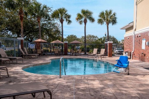 Comfort Inn & Suites Patriots Point - image 20