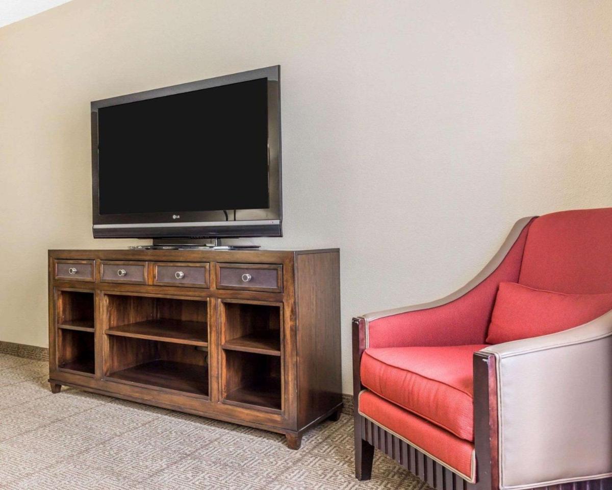 Comfort Suites at Isle of Palms Connector - image 5