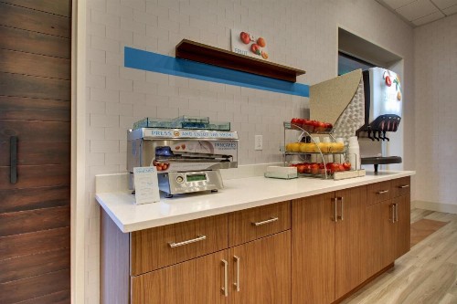 Holiday Inn Express & Suites Charleston NE Mt Pleasant US17 an IHG Hotel - image 12