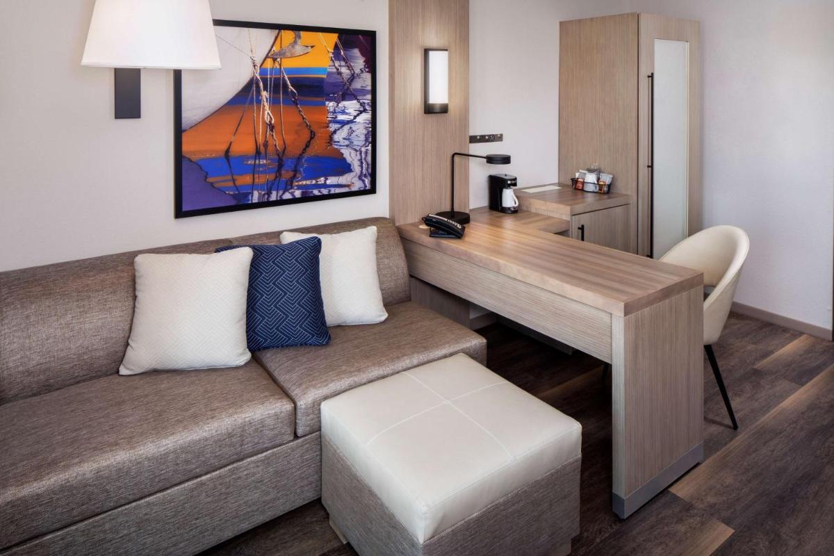 Hyatt Place Mount Pleasant Towne Centre - image 2
