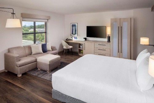 Hyatt Place Mount Pleasant Towne Centre - image 4