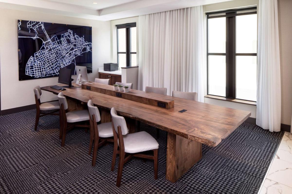 Hyatt Place Mount Pleasant Towne Centre - image 6