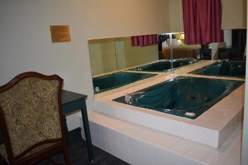 Casino Motel - image 12