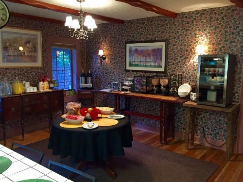 Strawberry Valley Inn - image 16