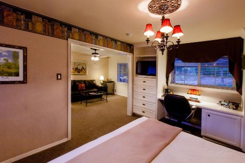 Strawberry Valley Inn - image 19