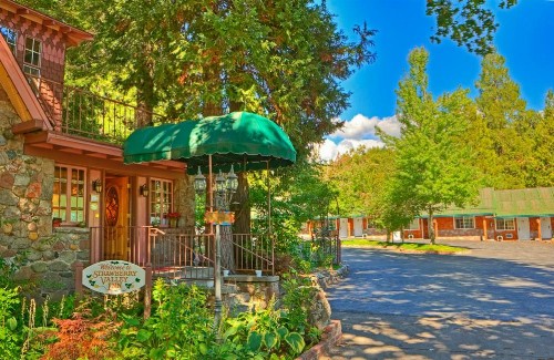 Strawberry Valley Inn - image 20