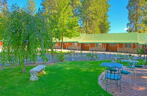 Strawberry Valley Inn - image 3