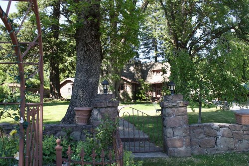 Strawberry Valley Inn - image 6