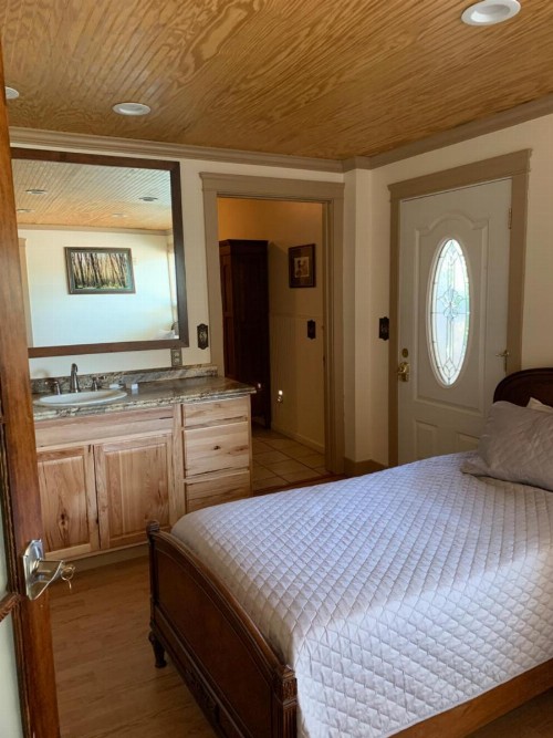 Mount Shasta Ranch Bed and Breakfast - image 33