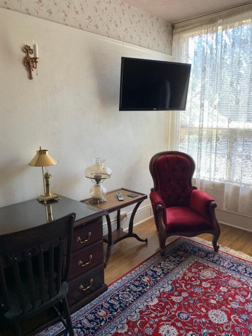 Mount Shasta Ranch Bed and Breakfast - image 42