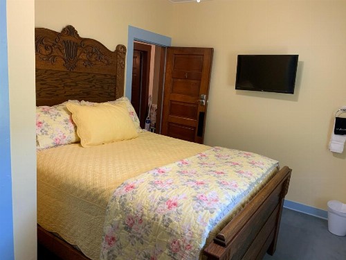 Mount Shasta Ranch Bed and Breakfast - image 9