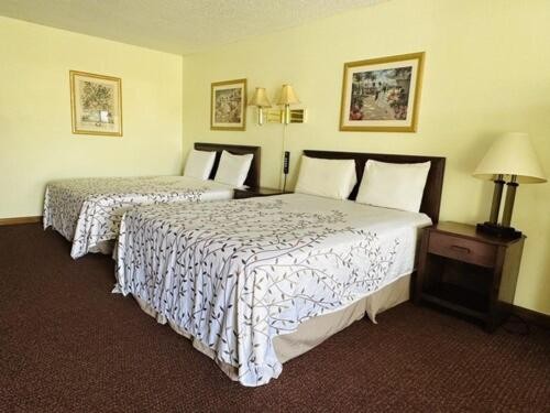 Four Seasons Motel - image 18