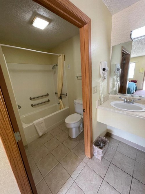 Executive Inn - image 10