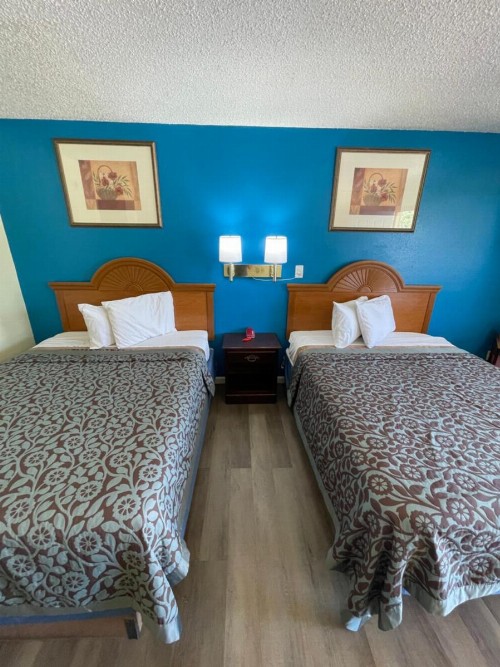 Executive Inn - image 11