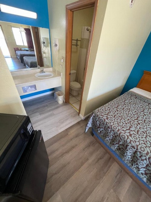 Executive Inn - image 12