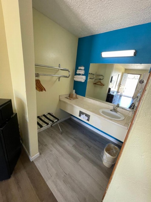 Executive Inn - image 13