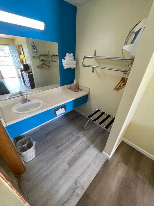 Executive Inn - image 14