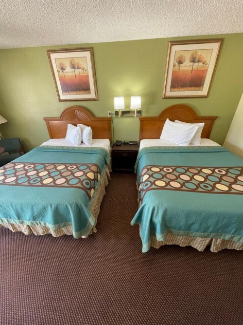 Executive Inn - image 15