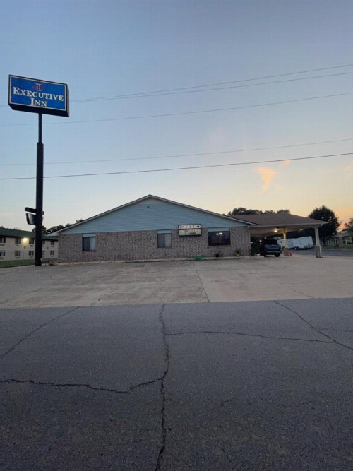 Executive Inn - image 18